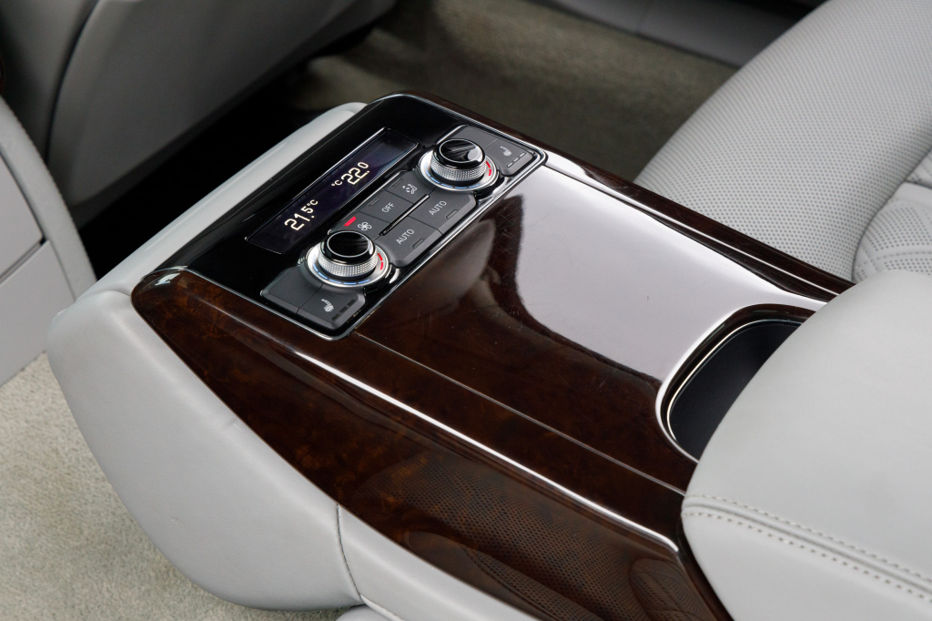 Audi A8 2014 фото 29