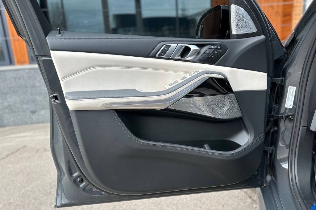 BMW-Alpina XB7 2022 фото 11