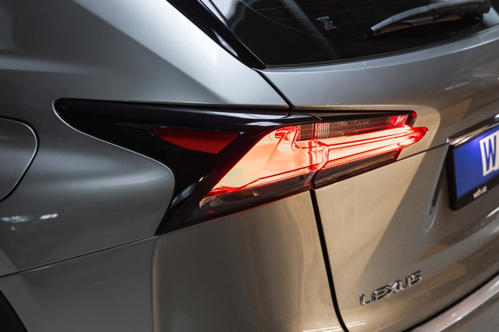 Lexus NX 300H 2016 фото 10