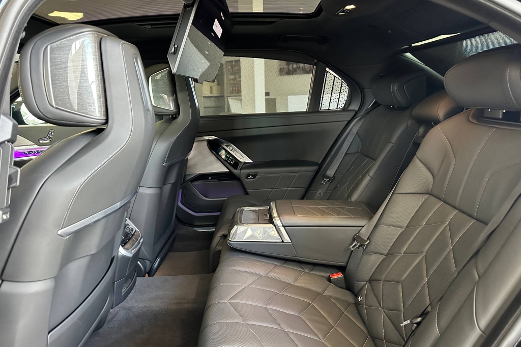 BMW 7 Series 760e  2023 photo 16