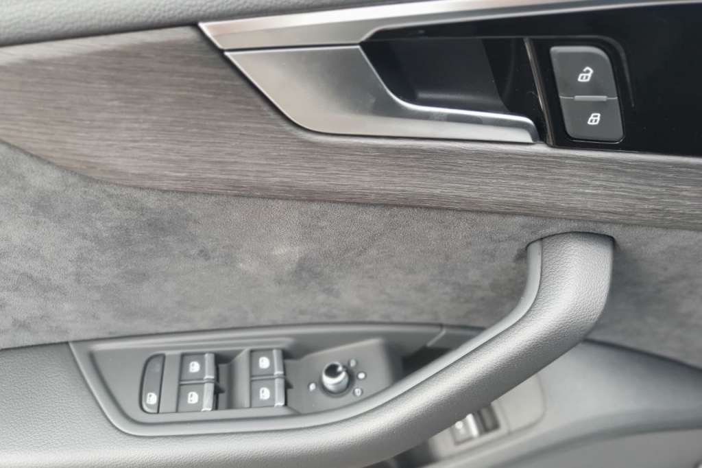 Audi A4 40 TFSI S-tronic 2023 фото 8