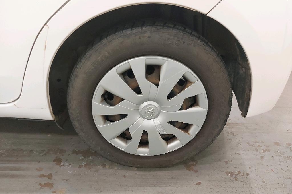 Toyota Yaris 2016 фото 13