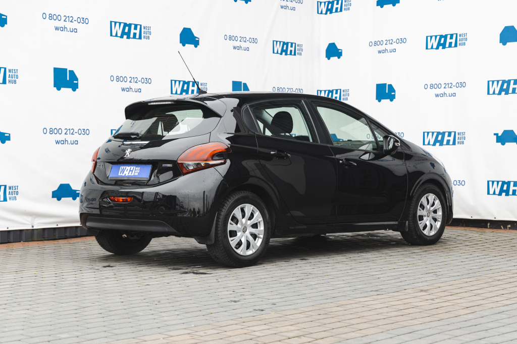 Peugeot 208 2017 фото 7