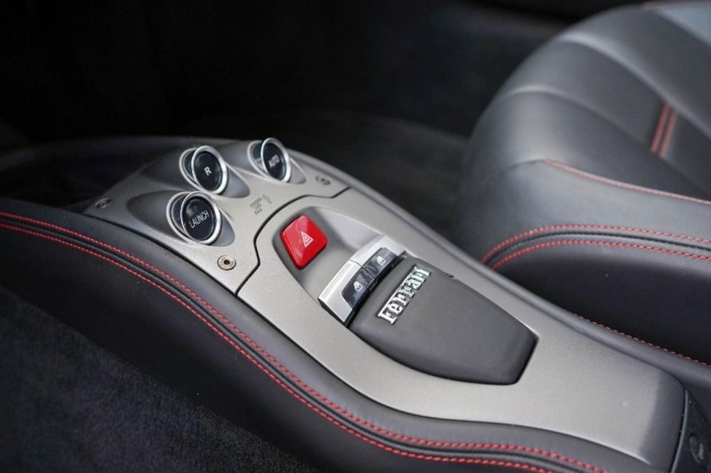 Ferrari 458 2011 photo 8