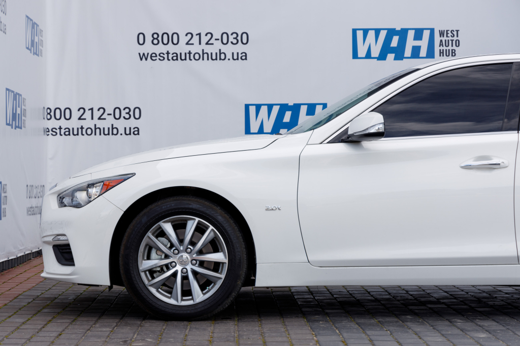 Infiniti Q50 photo 6