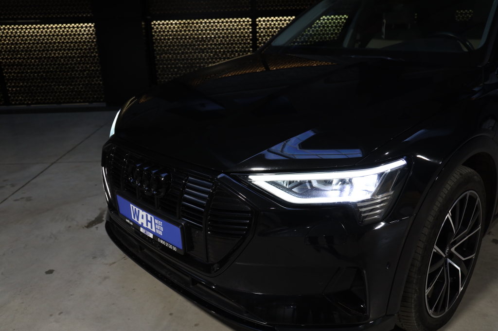 Audi e-tron 2019 фото 7