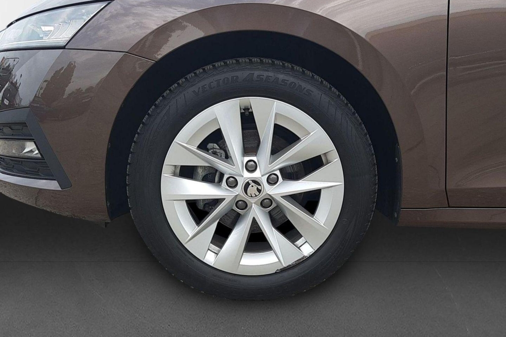 Skoda Octavia Combi 2020 фото 6