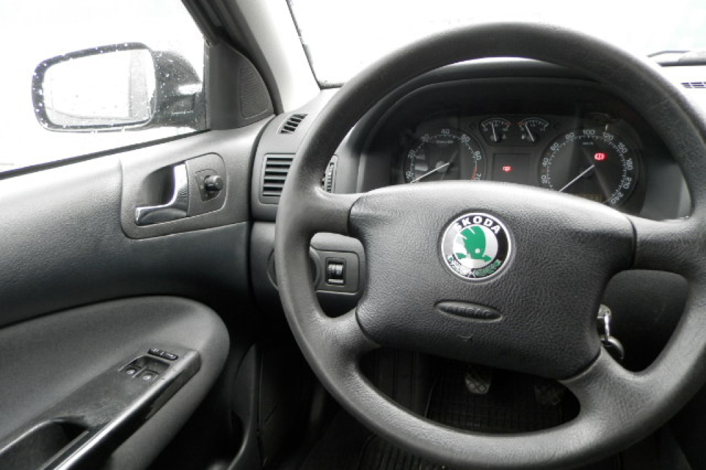 Skoda Octavia Tour 1.6 MPI 2004 фото 19