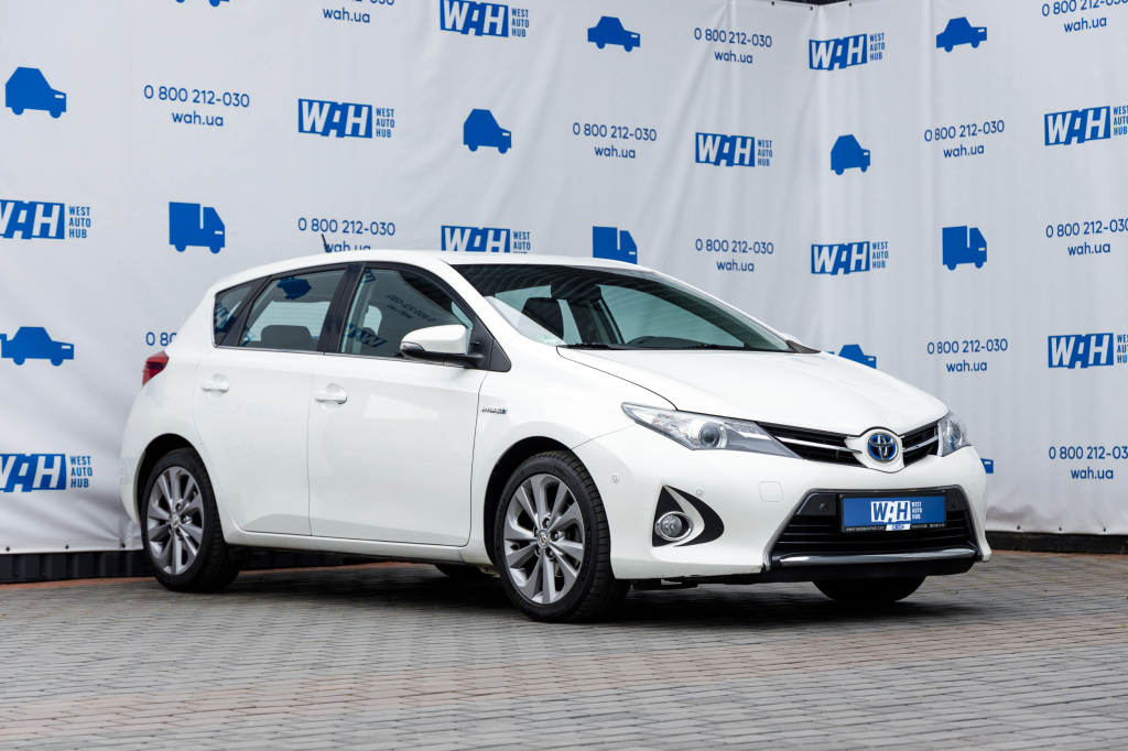 Toyota Auris Hybrid 2012 фото 5