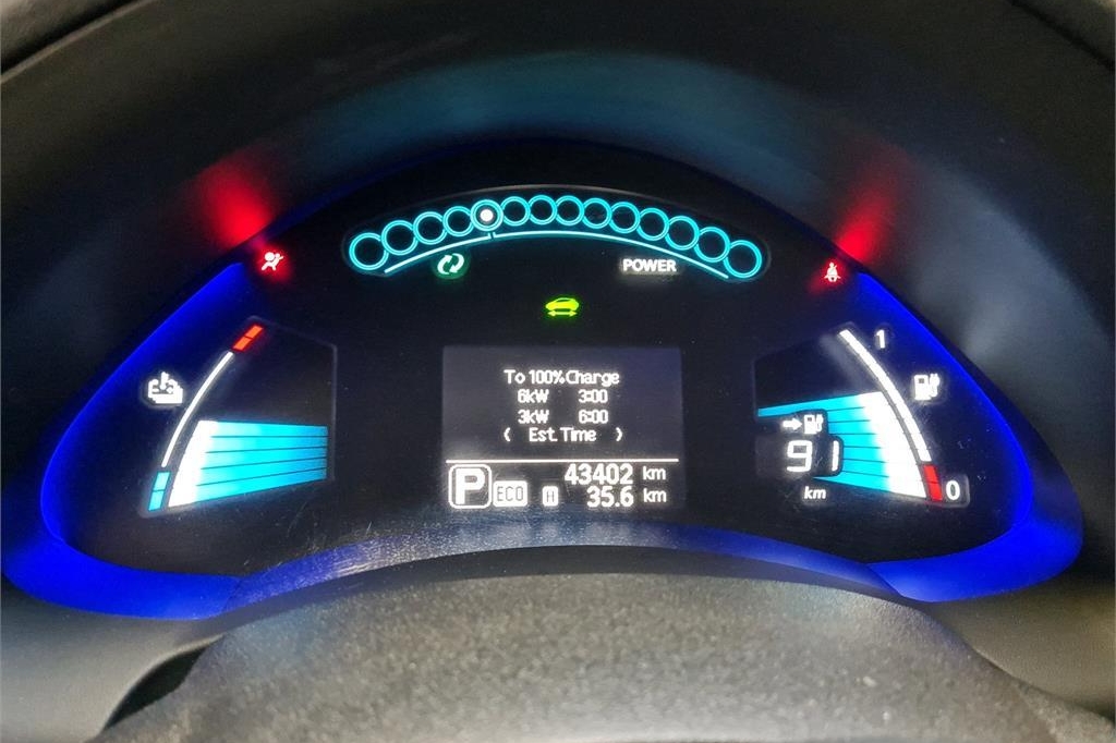 Nissan Leaf 2016 фото 7