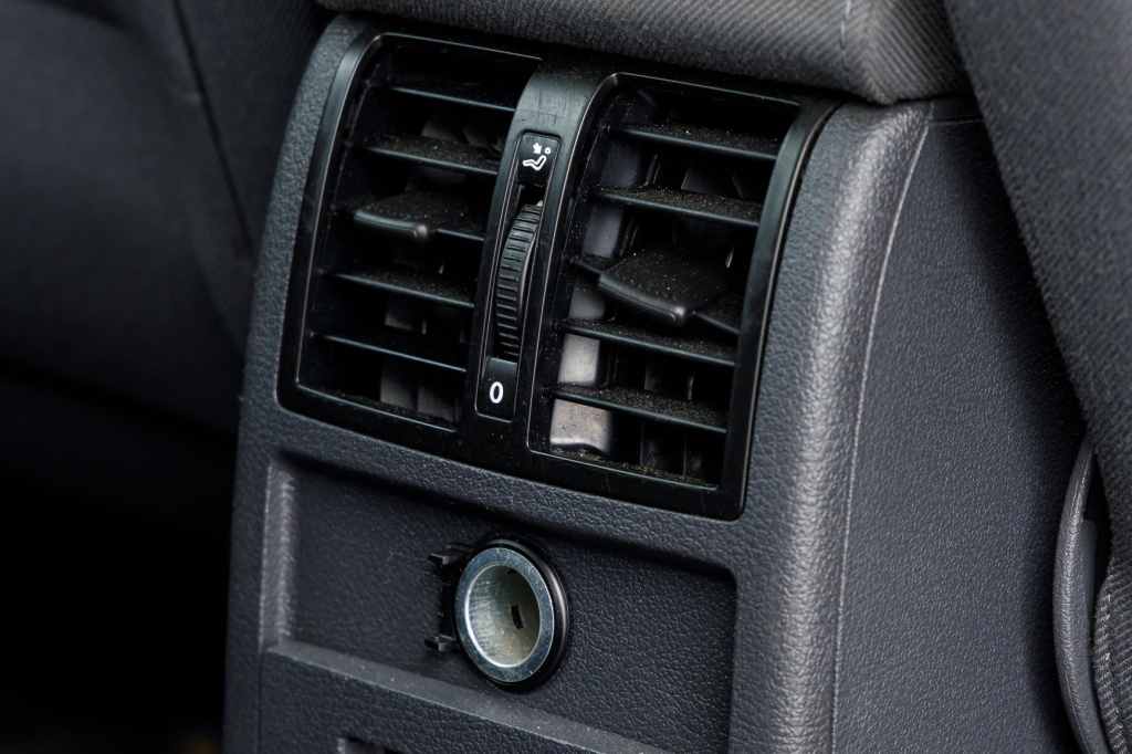 Volkswagen Touran MPI 2003 photo 12