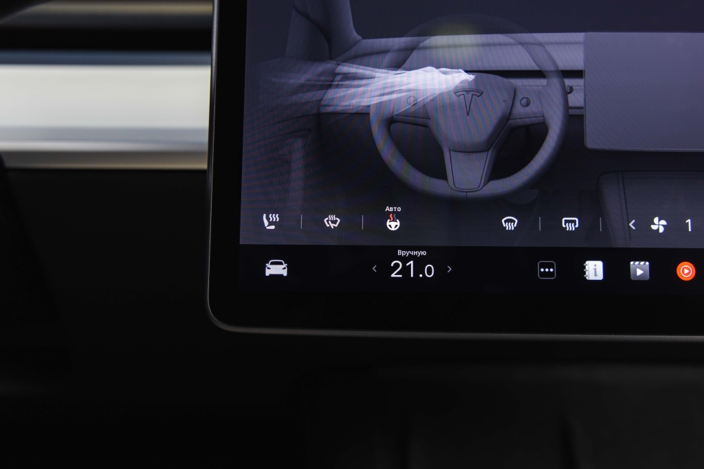 Tesla Model Y Long Range 2024 фото 25