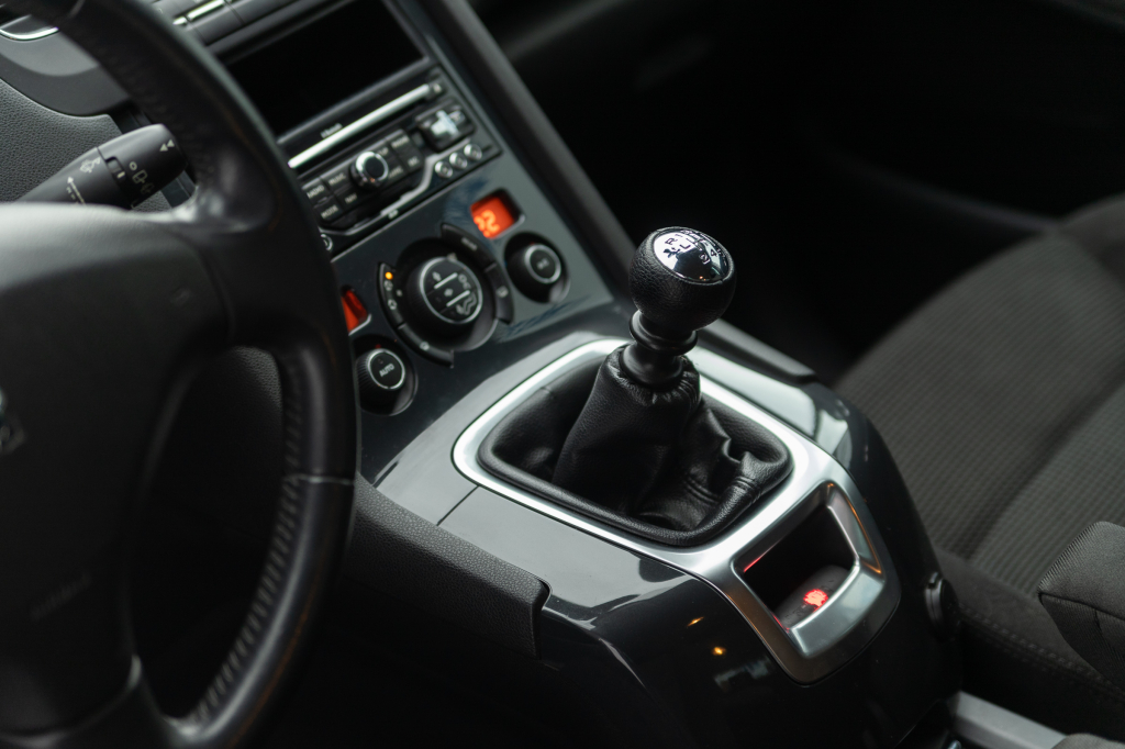 Peugeot 5008 2010 photo 26