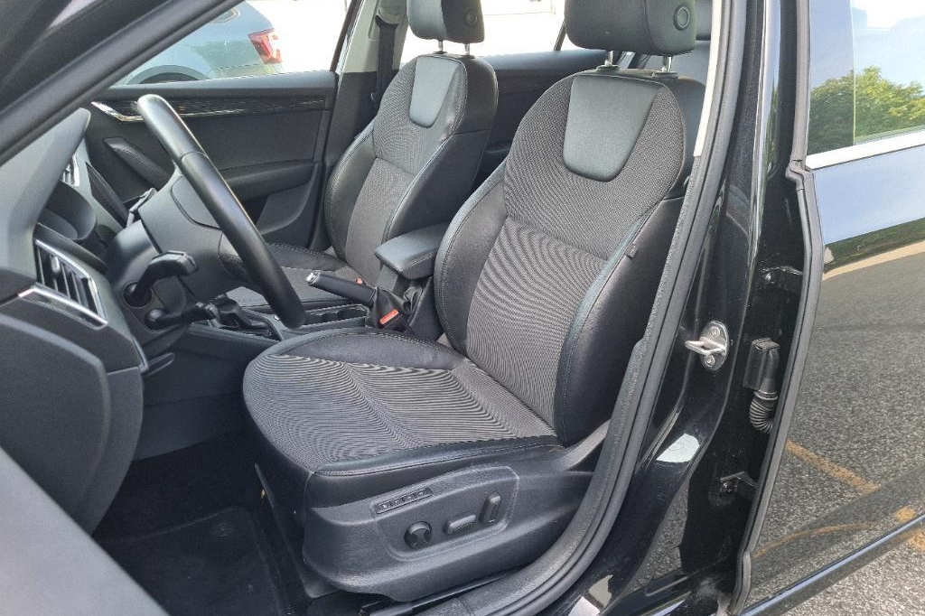 Skoda Octavia Combi 2018 photo 21