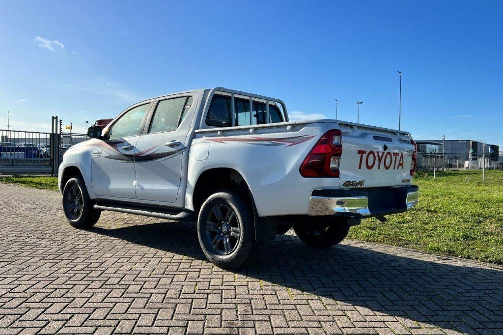 Toyota Hilux GLX SR5 4X4 2.4D 2023 фото 5