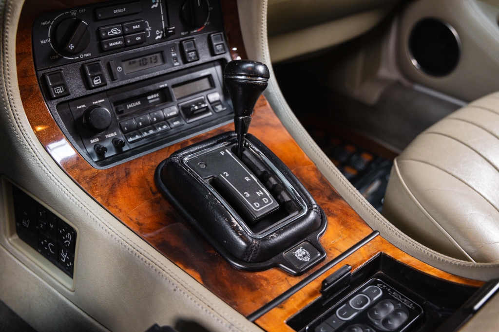 Jaguar XJ 1993 фото 27