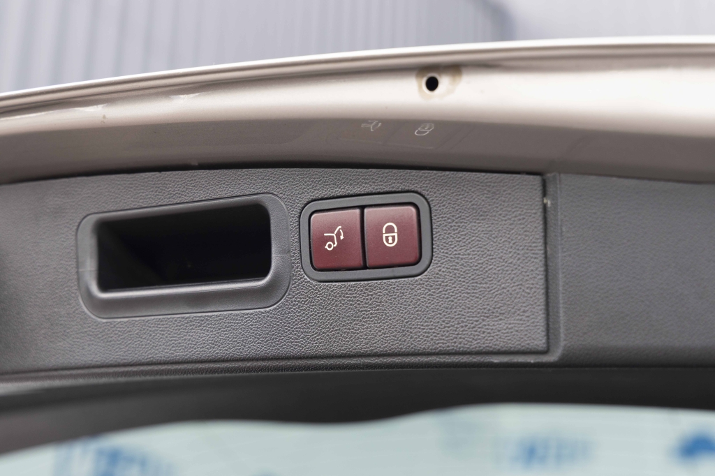 Mercedes-Benz M-Class ML500 W164 2006 photo 47