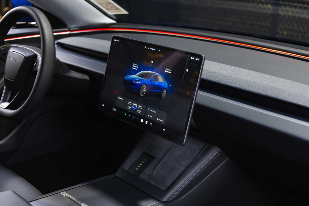 Tesla Model 3 2024 фото 35