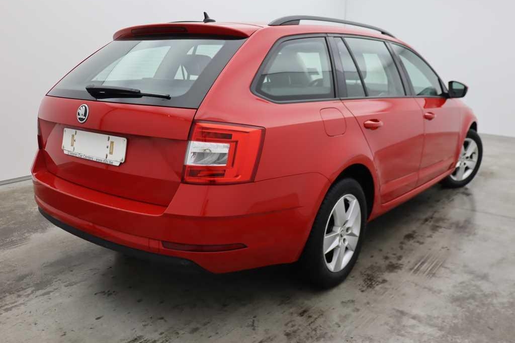 Skoda Octavia Combi 2018 фото 6