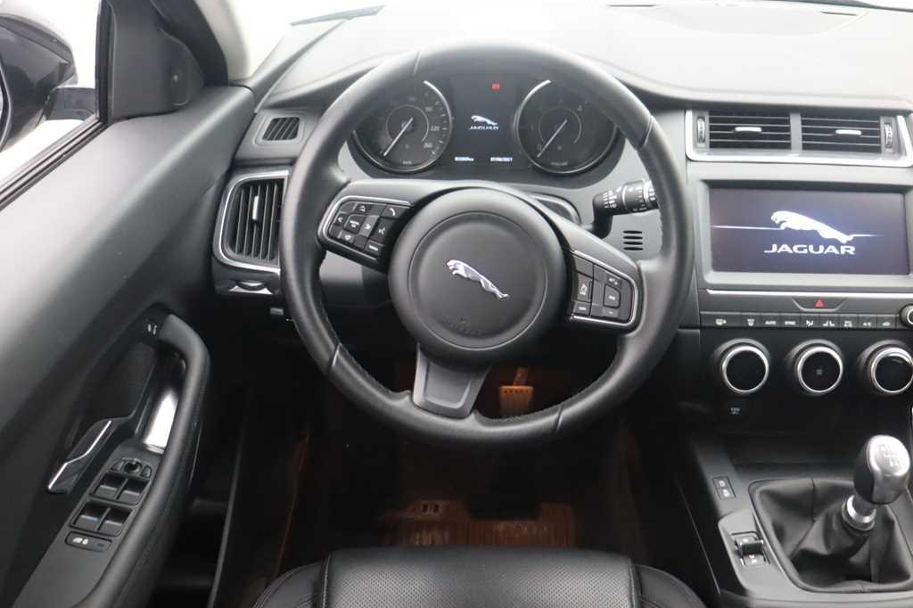 Jaguar E-Pace 2018 фото 6