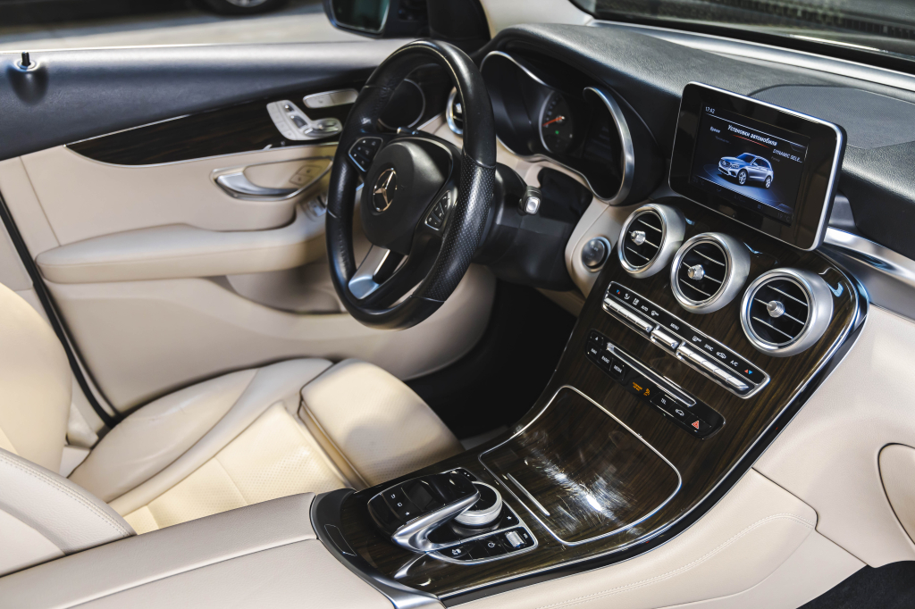 Mercedes-Benz GLC-Class 300 2016 photo 28