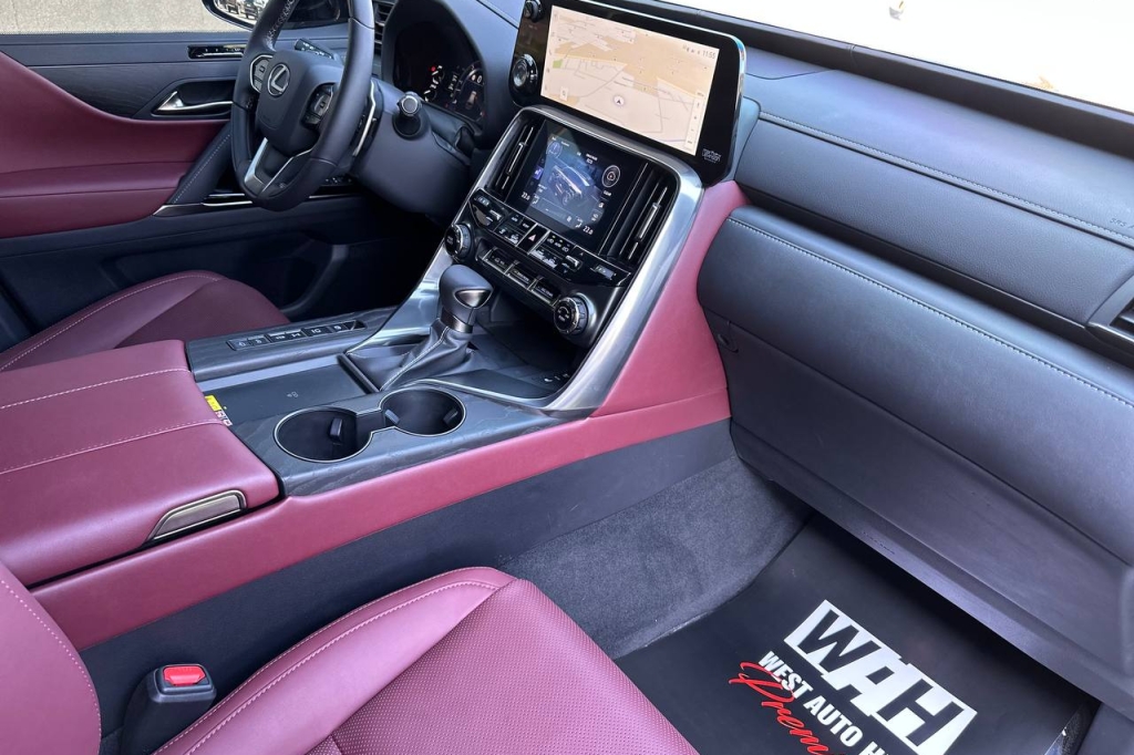 Lexus LX 500d 2023 фото 15