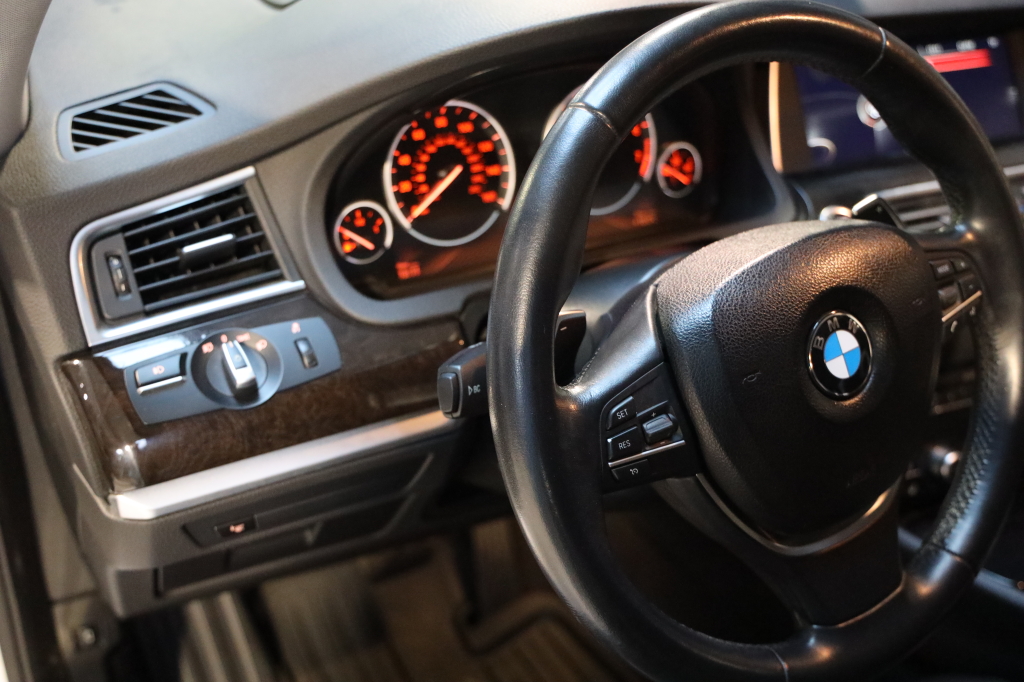 BMW 5 Series GT 2015 фото 19