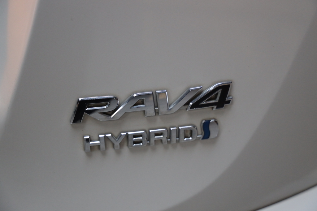 Toyota RAV4 2017 фото 31