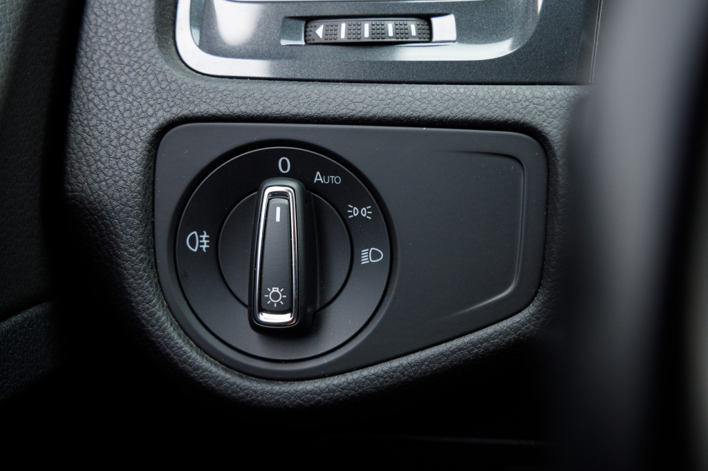 Volkswagen e-Golf 2018 фото 19