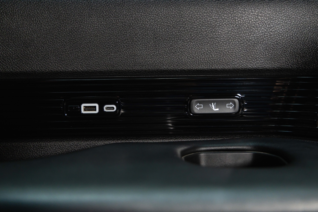 Jeep Grand Wagoneer 2022 фото 48