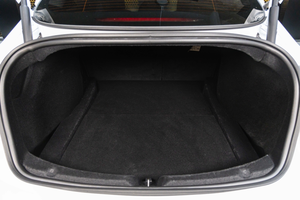 Tesla Model 3 2024 фото 33