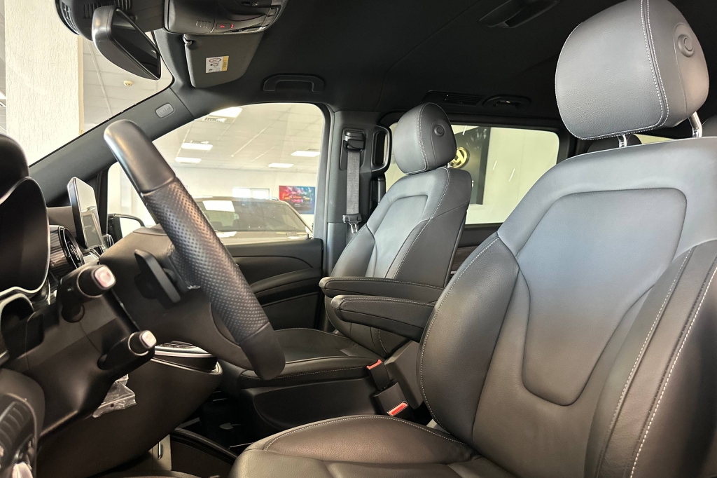 Mercedes-Benz V-Class 300d Extra Long 2023 фото 9