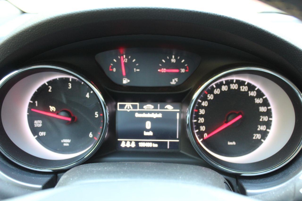 Opel Astra Sports Tourer 2017 фото 3