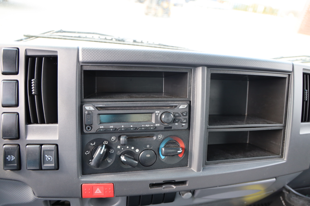 Isuzu NPR 2019 фото 20