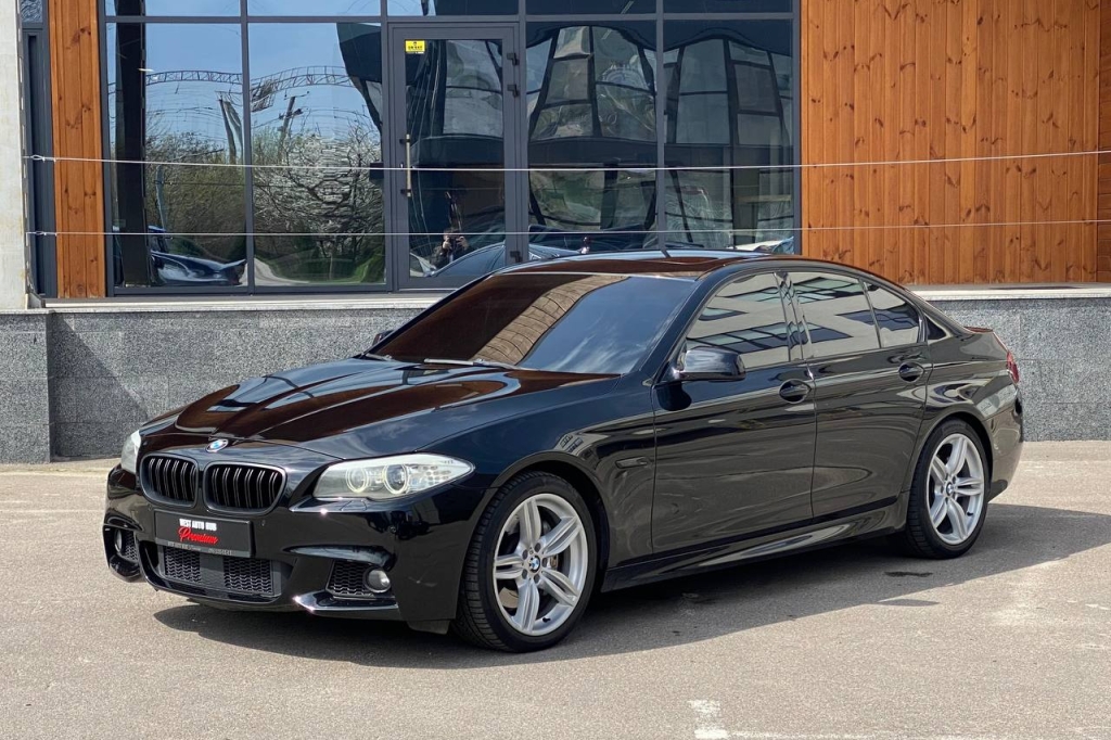BMW 5 Series 535i 2012 photo 2