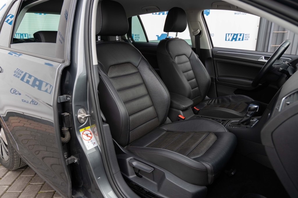 Volkswagen e-Golf 2018 фото 24