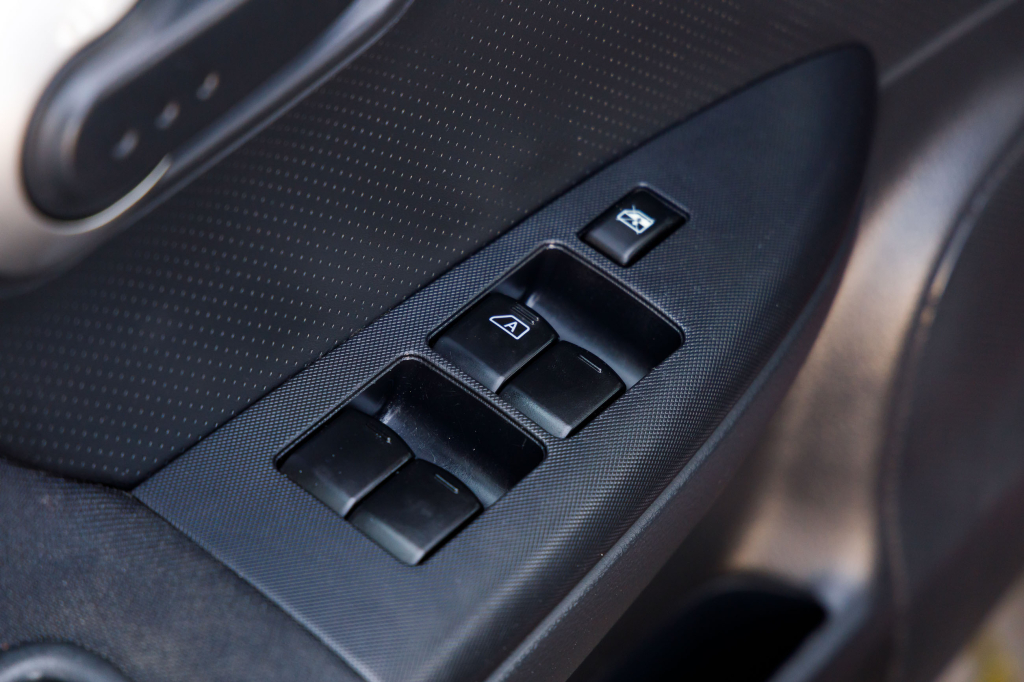 Nissan Note 2011 photo 20