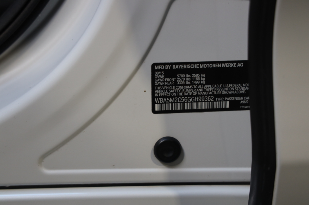 BMW 5 Series GT 2015 фото 37