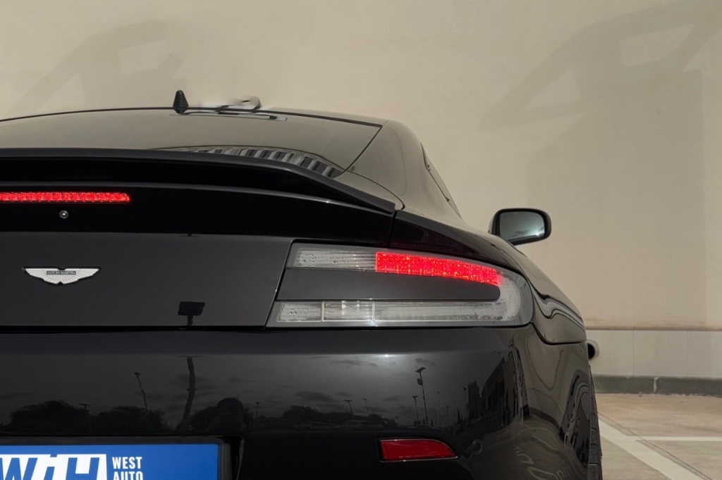 Aston Martin V8 Vantage 2006 фото 5