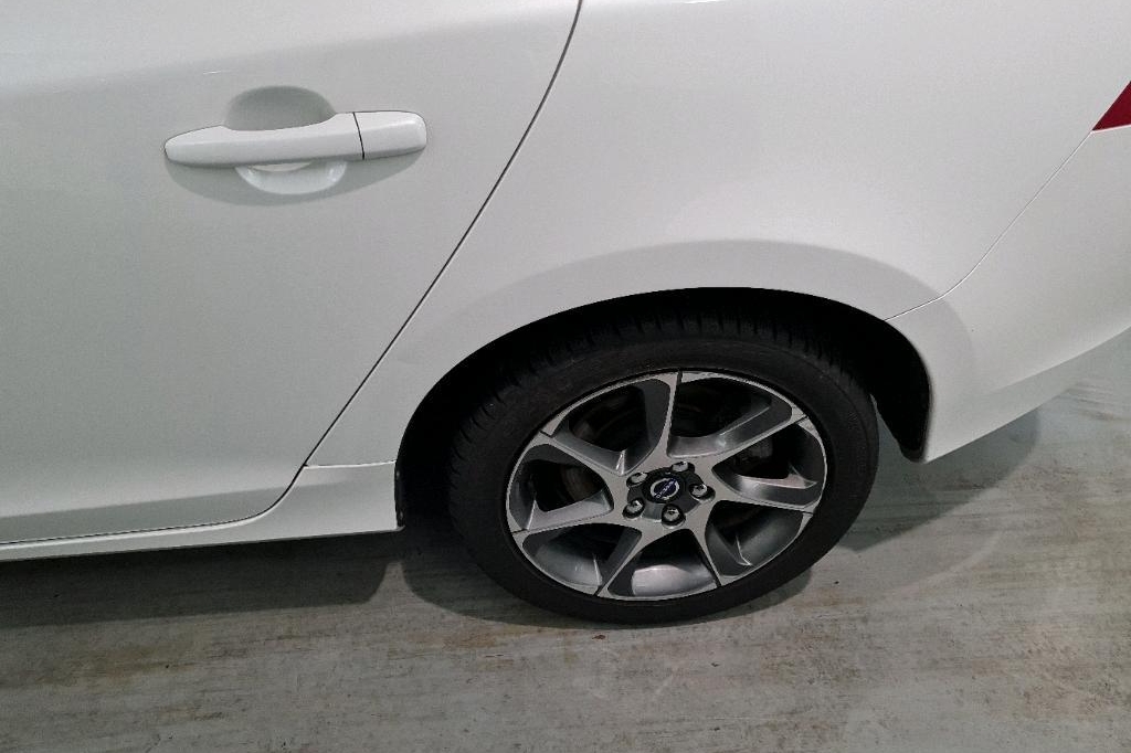 Volvo V60 2016 фото 27