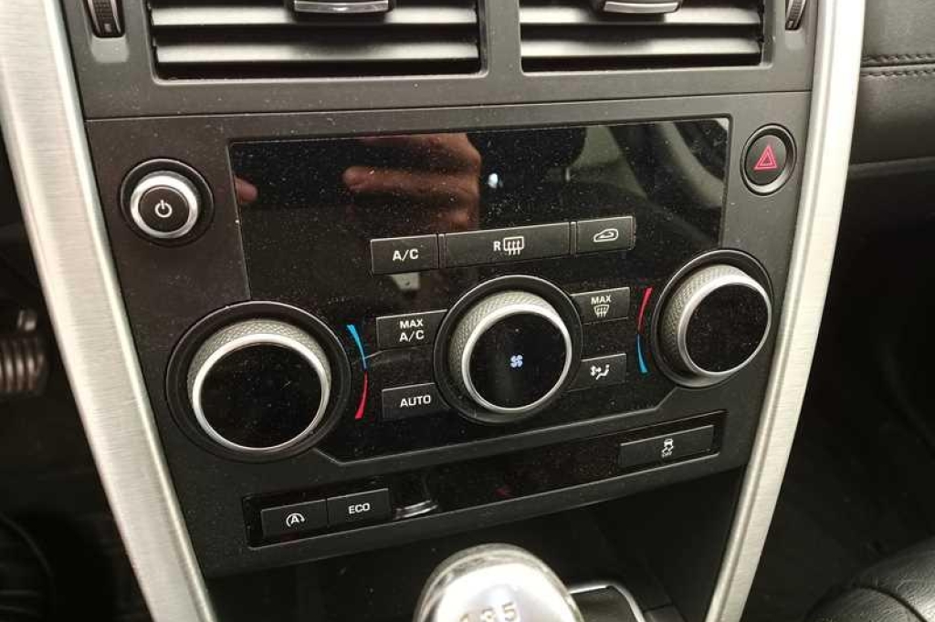 Land Rover Discovery 2016 photo 32