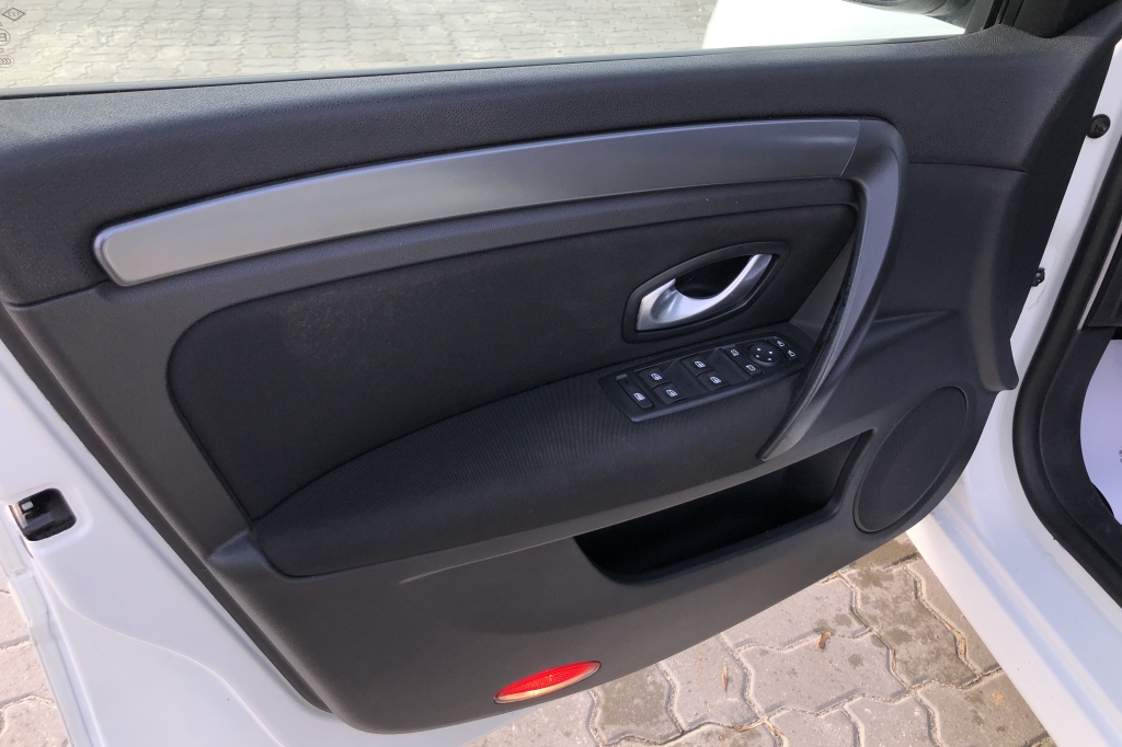 Renault Laguna фото 17