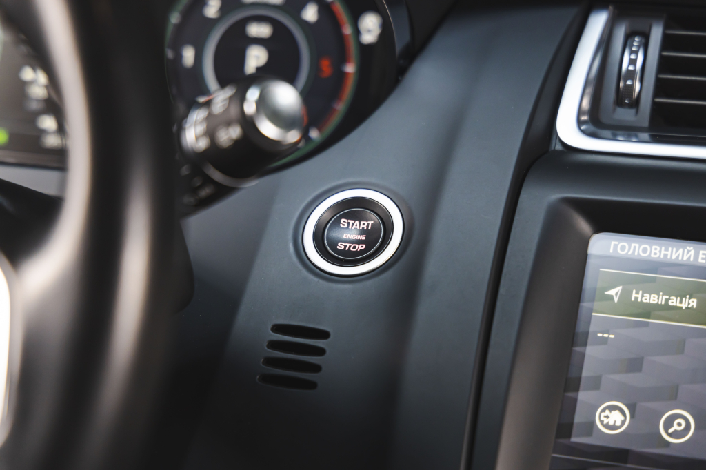 Jaguar E-Pace 2018 фото 27