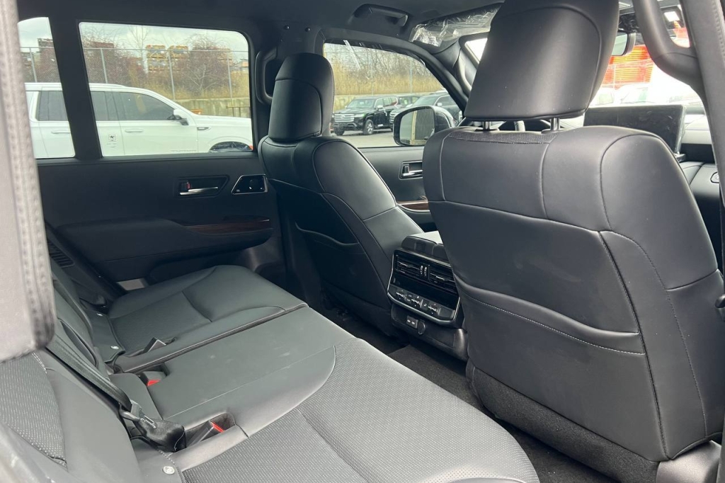 Toyota Land Cruiser 300 GUARD B6 2022 photo 10