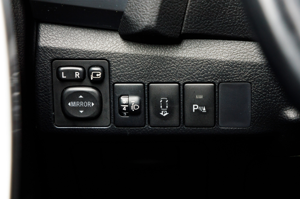 Toyota Auris Hybrid 2012 фото 14