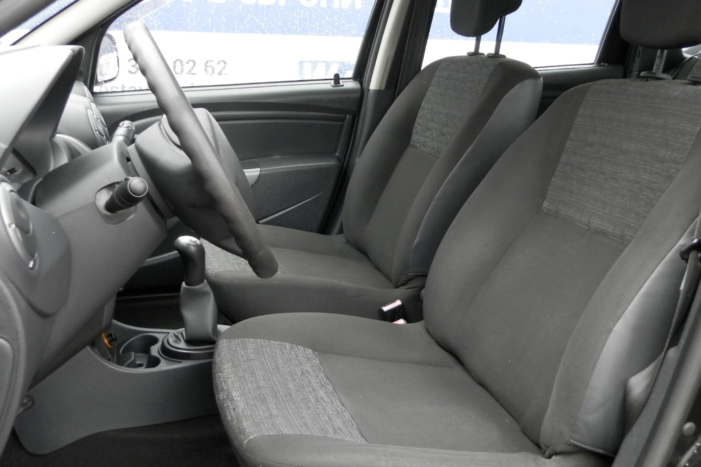 Dacia Duster 2011 фото 11