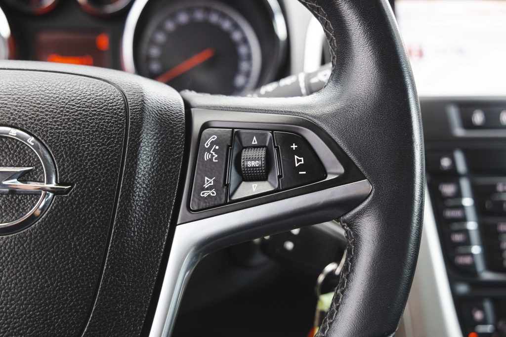 Opel Astra J 2011 фото 15