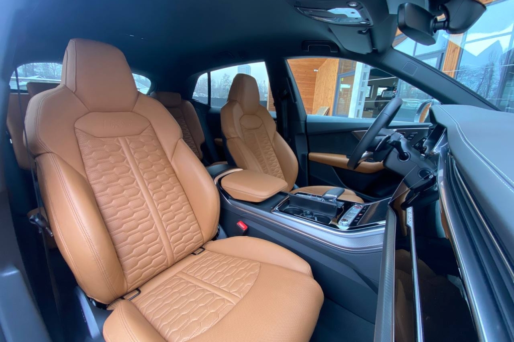Audi RS Q8 2022 фото 10