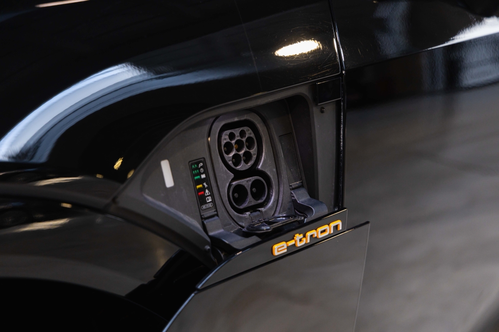 Audi e-tron 55 quattro 2019 фото 13