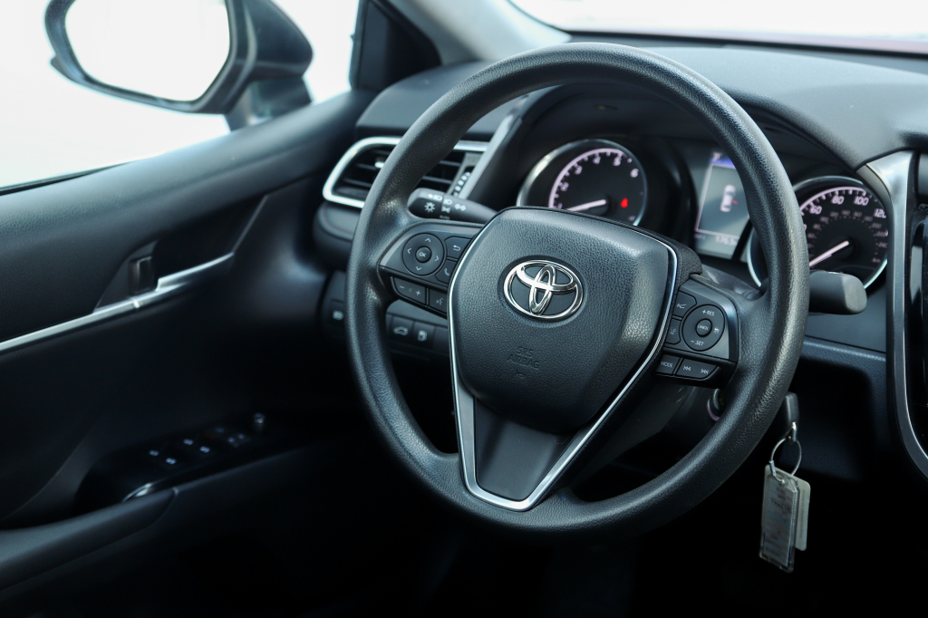 Toyota Camry LE 2017 фото 35